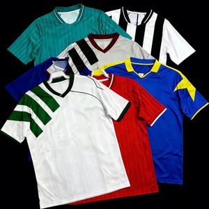 เสื้อฟุตบอลแบบซับลิเมชั่นคุณภาพสูง สไตล์วินเทจย้อนยุค ผ้าโพลีเอสเตอร์ 100% ระบายอากาศได้ดี แห้งเร็ว สำหรับผู้ชาย ทีมชาติ - Product Image 1