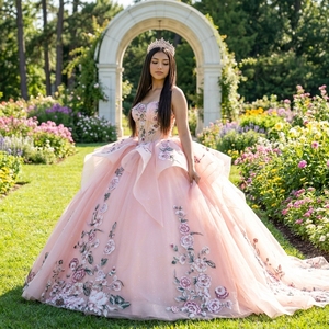 ชุดราตรีงาน Quinceanera รุ่น Dy1550 สีพีชสุดหรูหรา ประดับด้วยลายดอกไม้ 3 มิติ ปักลายลูกปัด คอร์เซ็ทประดับประดาด้วยผ้าชีฟองวิบวับ คอรูปหัวใจ พร้อมชายกระโปรงแบบ Watteau - Product Image 1