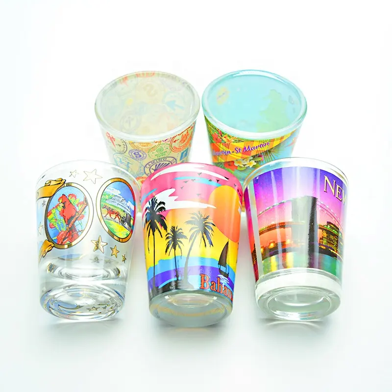 गर्म बेच 2oz मिनी ग्लास कप 60ml कस्टम मेड 6 रंगीन शॉट चश्मा उच्च बनाने की क्रिया