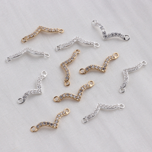 14K Or Rempli Zircon Mouette Pendentif V En Forme De Charme Connecteur <span class=keywords><strong>pour</strong></span> DIY Bracelet Collier Fabrication De <span class=keywords><strong>Bijoux</strong></span> Résultats Accessoires - Product Image 4