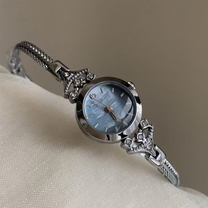 Montre pour femme de style palais exquis, mini cadran rond, petit cadran, fritillaire, tempérament, assorti à tout, vente <span class=keywords><strong>en</strong></span> gros, vente <span class=keywords><strong>en</strong></span> <span class=keywords><strong>direct</strong></span> - Product Image 4