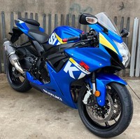 Motocicleta Deportiva de Carreras Suzuki Gsx600 de 600 cc, Refrigerada por Líquido, Cuatro Cilindros, Manejo Estable, Gran Potencia para Calle y Pista
