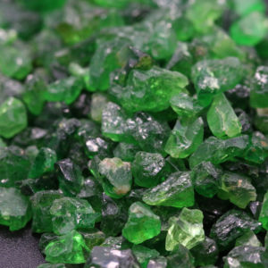 Tsavorita áspera certificada GIA <span class=keywords><strong>Natural</strong></span> de venta completa para anillo/pendientes/pulseras y otros diseños - Product Image 2