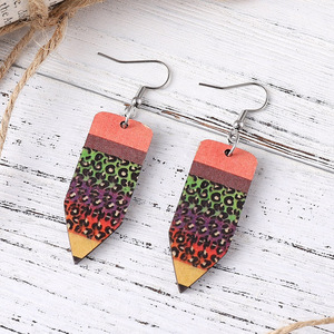Boucles d'oreilles en bois cadeau de la fête des enseignants crayon couleur léopard pendentif boucles d'oreilles double face pour femmes Uionen 1115 - Product Image 3