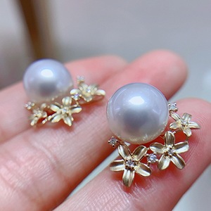 Base de arete floral de oro de 18 quilates, tallada románticamente y finamente pulida, con incrustaciones de mini diamantes brillantes para incrustación de perlas personalizada, hecha a mano. - Product Image 3