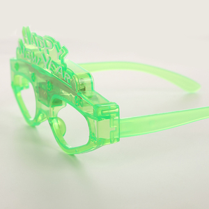 Occhiali LED Scintillanti a Quattro Luci per Capodanno, Colori Personalizzabili, Lunga Durata della Batteria, Sicuri per Celebrazioni di Laurea e Ringraziamento - Product Image 4