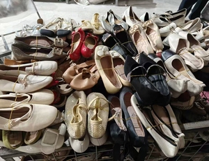 <span class=keywords><strong>Zapatos</strong></span> de Cuero Usados para <span class=keywords><strong>Mujer</strong></span>, Calidad de Primera, Planos y de Tacón Alto, Colores Variados, Tallas Surtidas, Prendas de Segunda Mano - Product Image 4