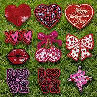 Patch brodé Cœur XOXO, Badge slogan Amour, Vente en gros, Accessoire thermocollant romantique pour la décoration de vêtements et sacs