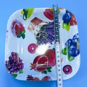 Assiettes à fruits en plastique en gros à 2 yuans, spécialisées dans les assiettes à fruits rectangulaires à bords ondulés, 203 assiettes à fruits carrées à motifs. - Product Image 1
