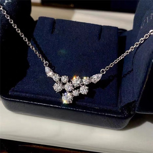 Collana con Ciondolo Geometrico a Catena O per Donne, Gioielli Minimalisti alla Moda per Uso Quotidiano, Regalo - Product Image 1