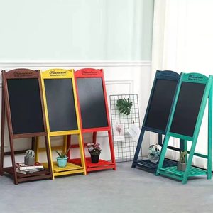 Soporte de pizarra retro con estante para exhibición en cafeterías y restaurantes - Product Image 1