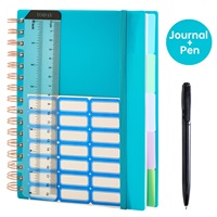 A5 PP Spiralgebundenes Notizbuch 240 Seiten Undatierter Planer Mit Farbigen Trennblättern Lineal Etiketten-Aufkleber und Passender Stift