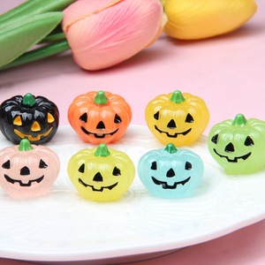 CHENXI Venta al por mayor de adornos de resina de calabaza 3D luminosos para Halloween, manualidades DIY, colgante para llavero, decoración - Product Image 2