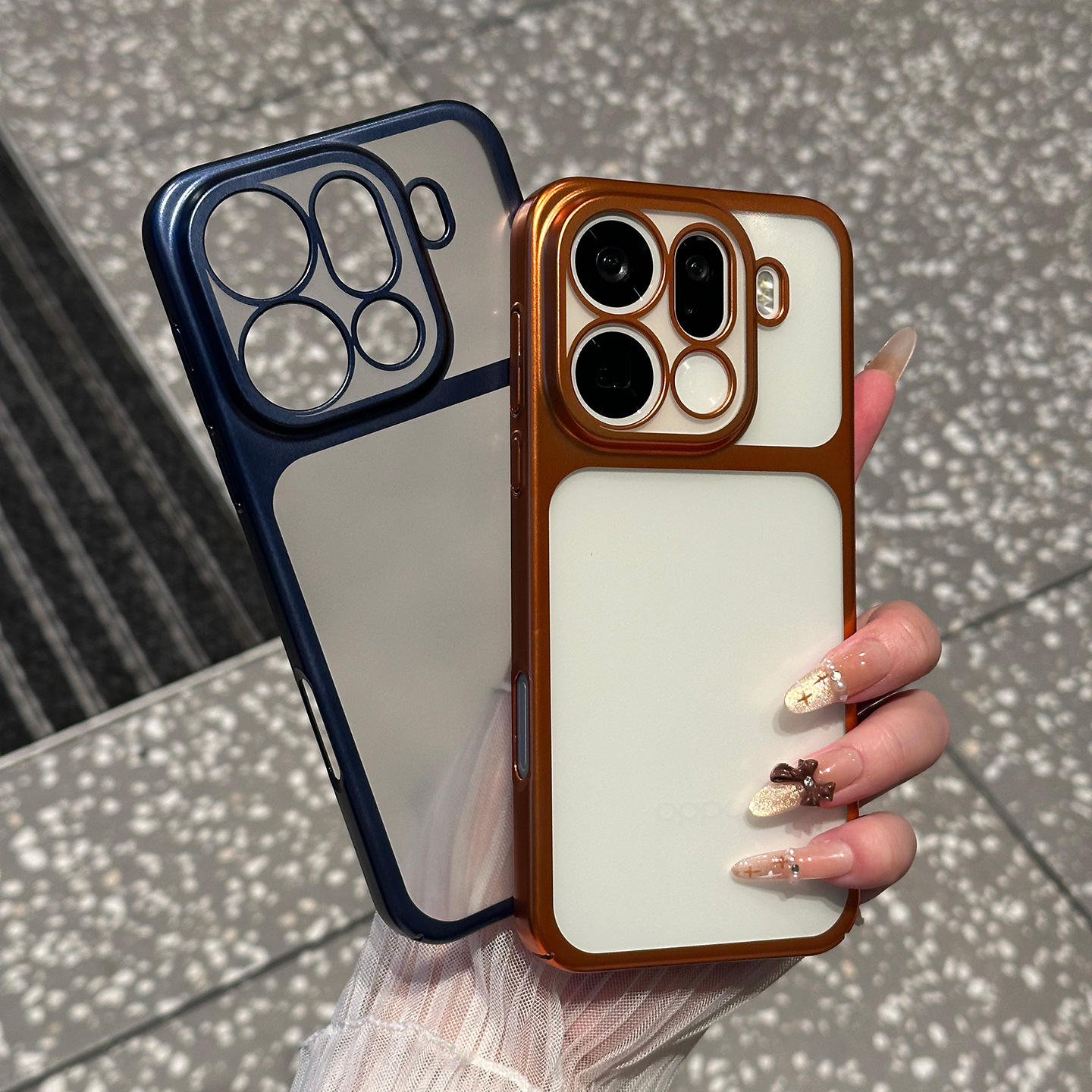 แมวสีฟ้าเทา-น้ำตาล Sea Mist + ลูกบอลสีขาวพร้อมกระดิ่งสีเหลือง