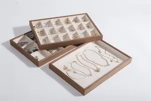 Ensemble d'accessoires de présentation de bijoux de luxe Desig du fabricant avec 18 emplacements