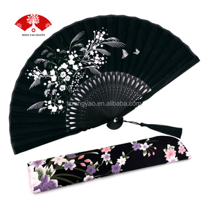 <span class=keywords><strong>Éventail</strong></span>s de <span class=keywords><strong>mariage</strong></span> personnalisés avec nom et logo <span class=keywords><strong>personnalisé</strong></span> Date et parapluie Cadeau <span class=keywords><strong>Éventail</strong></span> pliant en soie de couleur blanche - Product Image 2