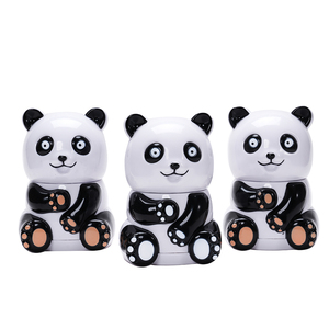 Molinillos esféricos <span class=keywords><strong>de</strong></span> 3 piezas <span class=keywords><strong>de</strong></span> aleación <span class=keywords><strong>de</strong></span> Zinc al por mayor con cajón lindo Panda forma portátil Manuel accesorios para fumar molinillo <span class=keywords><strong>de</strong></span> tabaco - Product Image 1