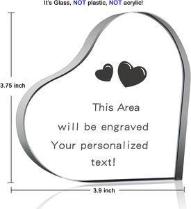 Cadeau personnalisé de médaille de coeur de cristal pour la mère Personnalisez le trophée de récompenses de verre peut être gravé - Product Image 2