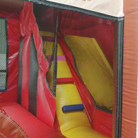 Structure gonflable sur le thème du bateau pirate avec toboggan