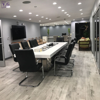 Table de réunion moderne blanche grande capacité (16 personnes) durable avec chaises pour bureaux et salles de réunion d'hôtels (OEM/ODM)