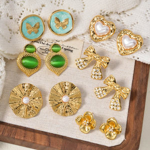 Juego de Aretes de Perlas con Lazo y Flores de Circonio Chapados en Oro de 18k al por Mayor para Mujer - Product Image 1