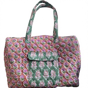Sac de voyage matelassé en coton uni vert avec fermeture éclair, poche avant, poignées souples, spacieux, lavable, pour le sport, le bureau et le quotidien - Product Image 1