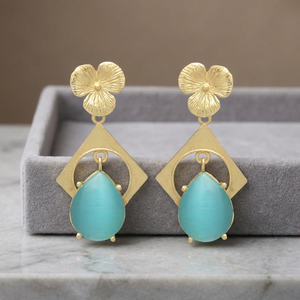 Nouvelles boucles d'oreilles pendantes en laiton plaqué or avec pierre précieuse turquoise en forme de fleur, faites à la main, pour fiançailles, fête, bijoux indiens de Jaipur - Product Image 2