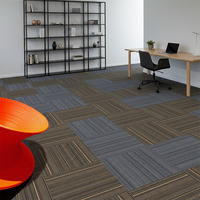 Moquette rayée 100% polypropylène, fabriquée à la machine, antidérapante, 50x50, avec support en bitume
