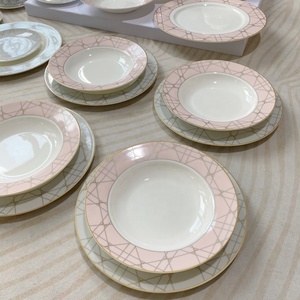 Hot Selling European Luxury 41pcs <b>Bone</b> Porcelain <b>Dinner</b> <b>Set</b> Pink Dessert Plate - Product Image 6