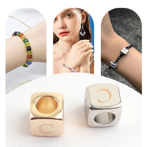 Ciondoli a Cubo <span class=keywords><strong>in</strong></span> Metallo con Lettere Maiuscole dell'<span class=keywords><strong>Alfabeto</strong></span> dalla A alla Z per Borse, Braccialetti Scorrevoli Fai-da-te e Braccialetti Personalizzati - Product Image 2