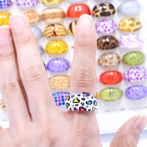 Cincin plastik Resin, perhiasan wanita pola macan tutul ungu, <span class=keywords><strong>Pink</strong></span> warna-warni 2024 - Product Image 4