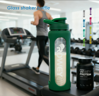 Bouteille de shaker en verre personnalisée de 700 ml et 1000 ml avec boule de mélange et manchon en silicone pour un cadeau de Noël
