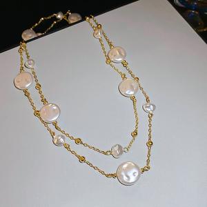 قلادات طويلة أنيقة للنساء مع سلسلة وخرز، تصميم خاص بطبقات من اللؤلؤ الصناعي المستدير غير المنتظم - Product Image 1