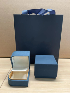 Cajas de Joyería Cuadradas de Cuero Azul con Cierre de Tapa Abatible, Impresión de Logotipo Personalizado para Collares y Pendientes, Caja Protectora para Joyería Fina - Product Image 2