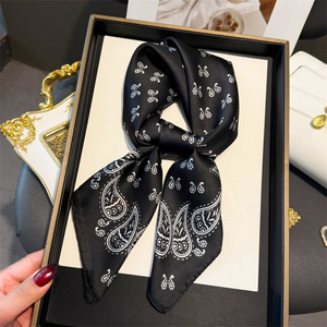 <span class=keywords><strong>Foulard</strong></span> carré en satin effet <span class=keywords><strong>soie</strong></span> Paisley pour <span class=keywords><strong>femme</strong></span> 70x70cm, bandana vintage noir Paisley pour cheveux, cou et sac OEM/ODM - Product Image 1