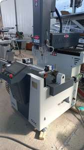 Machine <span class=keywords><strong>de</strong></span> fraisage et <span class=keywords><strong>de</strong></span> perçage CNC à tête unique <span class=keywords><strong>de</strong></span> petite taille 600 mm, routeur CNC pour la fabrication <span class=keywords><strong>de</strong></span> <span class=keywords><strong>profil</strong></span>és en aluminium, fenêtres et portes - Product Image 5