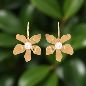 Pendientes de Moda con Baño de Oro, Acero Inoxidable 316L, Diseño de Flor con Centro de Perla - Product Image 3