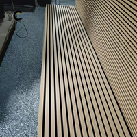 Bandes de panneaux muraux en bois écologiques ignifuges absorbant le son décoratifs 3D avec MDF plaqué pour panneaux muraux et isolation acoustique
