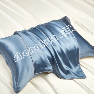 Taie d'oreiller de voyage PROMEED en soie de mûrier 100% naturelle 23 Momme pour bébé et tout-petit, respirante, avec fermeture éclair, 13x18 pouces, bleu clair - Product Image 3