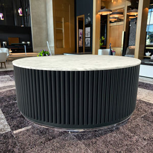 Tavolino da Caffè Moderno e Minimalista con Piano in Marmo e Base Nera Scanalata, Mobile di Lusso di Grande Successo per Soggiorno - Product Image 2