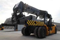 Chariot élévateur à bras articulé CLG2450 de 45 tonnes avec moteur diesel pour la logistique portuaire, le stockage de conteneurs, l'empilage de conteneurs en entrepôt et la manutention de marchandises