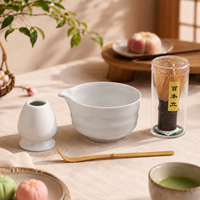Ensemble de thé matcha en céramique blanche OEM ODM, bol à matcha minimaliste verni avec bec verseur pour cadeau matcha