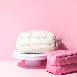 Sac de Maquillage Matelassé en Toile de Polyester Durable avec Fermeture Éclair, Personnalisable avec Logo, Doux et Luxueux, pour Cosmétiques et Houppettes – Vente en Gros - Product Image 6