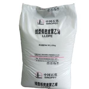 Sinopec R546U <span class=keywords><strong>LLDPE</strong></span> Granulés de PE de rotomoulage résistants aux UV Matière plastique de haute résistance pour les produits de moulage extérieurs durables - Product Image 1