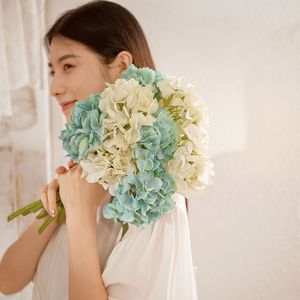 Hortensia de Seda de Tacto <span class=keywords><strong>Real</strong></span> YC1022 de 33.8 cm, Tallo Único en Crema y Rojo, para Instalaciones de Fondo Floral Directo de Fábrica, Venta al por Mayor - Product Image 5