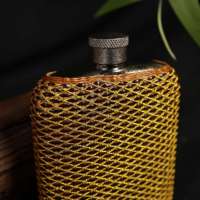 Flacon à liqueur de luxe en titane pur avec couvercle en bambou tressé à la main et fil doré, style vintage, ultra-léger, cadeau d'affaires