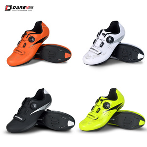 Chaussures de vélo de <span class=keywords><strong>route</strong></span> Darevie avec semelles en fibre de carbone, qualité supérieure, respirantes, baskets de course unisexes - Product Image 1