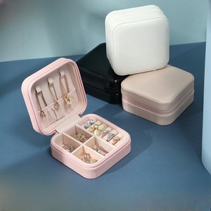 Портативный мини-кожаный дорожный шкатулка для женщин с логотипом на заказ Бархатный Чехол из искусственной кожи для хранения сережек и драгоценностей - Product Image 1