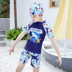 Traje de baño para niños, traje de baño de dos piezas con estampado de tiburones, traje de baño de secado rápido con gorro para niños de 3 a 13 años - Product Image 4