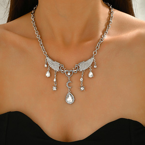 라이트 럭셔리 우아한 천사 날개 달 물방울 아연 합금 펜던트 목걸이 여성용 달콤하고 시크한 개성 있는 다용도 - Product Image 1